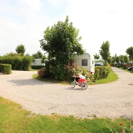 Camping Les Vertes Feuilles 4*